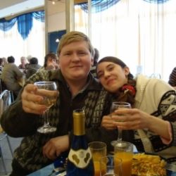 Пара из Москвы ищет девушку для секса втроём